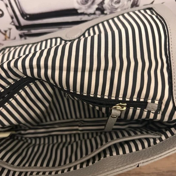 Kate Spade Light Gray Leather Crossbody Bag EUC NO CALLOUTS - Picture 6 of 7